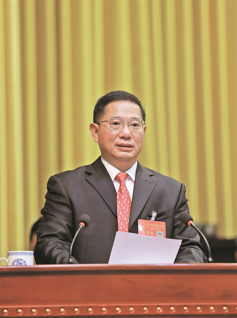 普绍忠作州人大常委会工作报告